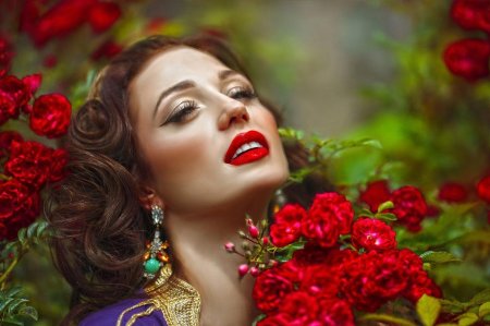 Девушка в розах