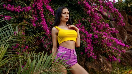 Женщины брюнетки