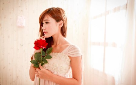 Девушка с розами