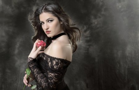 Красива женщина