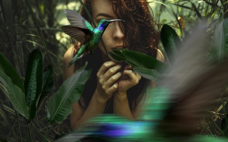 Девушка в джунглях