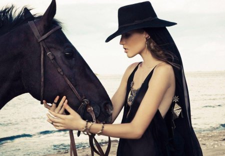 Девушка с лошадью
