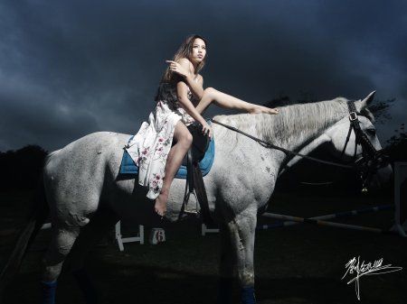 Девушка с лошадью