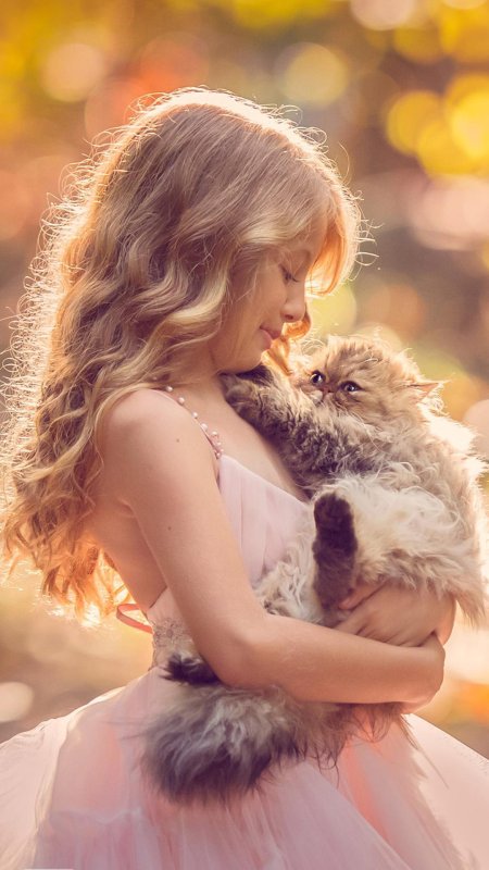 Девочка с котенком