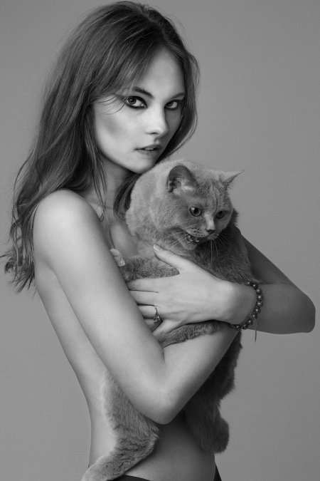 Девушка с котиком
