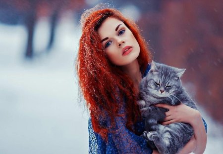 Рыжая девушка