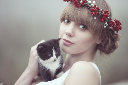 Кошачий взгляд у девушки