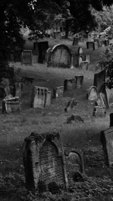 Могильный камень старое кладбище