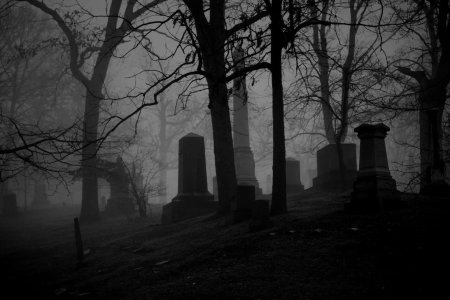 Мрачное кладбище