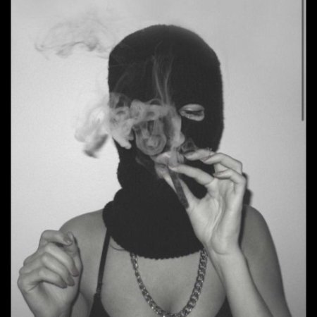 Девушка в балаклаве