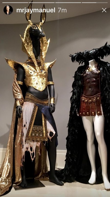 Анубис в костюме