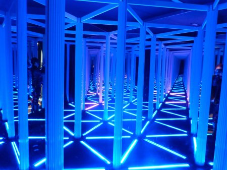 Зеркальный лабиринт авиапарк