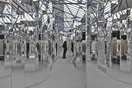 Зеркальная инсталляция