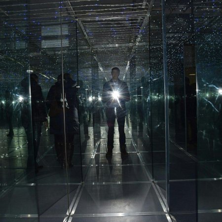 Стеклянный лабиринт на вднх