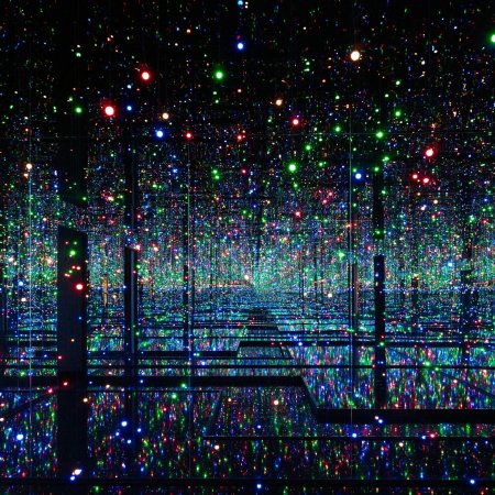 Яёи кусама зеркальная комната