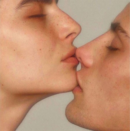 Поцелуи парней