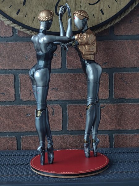 Атомик харт фигурки близняшек