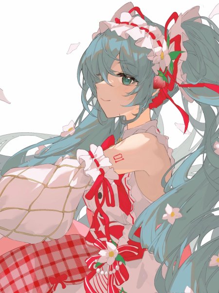 Хатсуне мику с клубникой