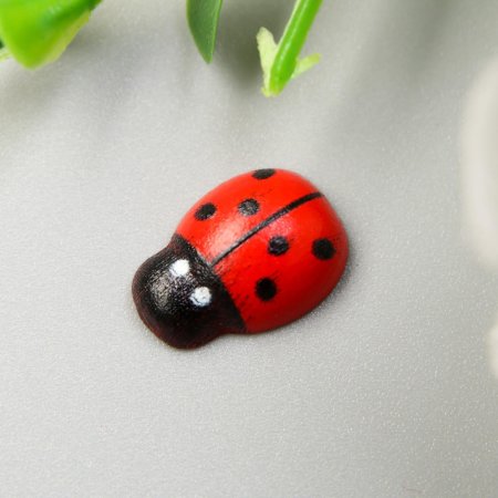 Декор божья коровка деревянная