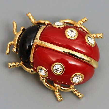 Божья коровка в золоте