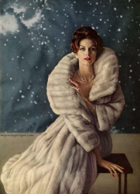 Женщина в мехах