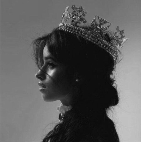 Девушка в короне