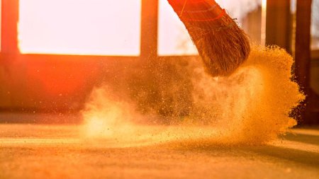 Поднимается пыль