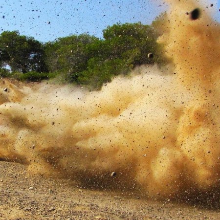 Пыль из под колес