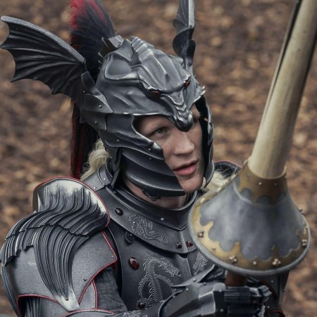 Деймон таргариен в доспехах