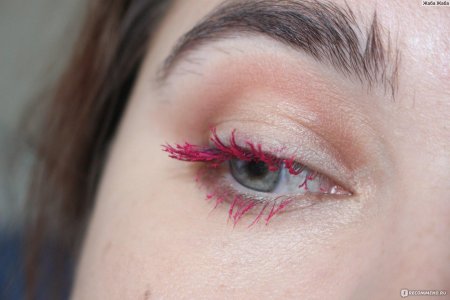 Розовая тушь для ресниц