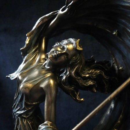 Нюкта богиня скульптура