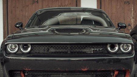 Dodge hellcat challenger