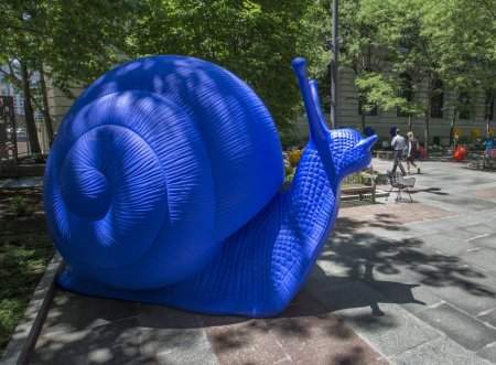 Огромная улитка