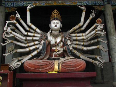 Многорукая индийская богиня шива