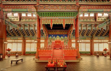 Тронный зал дворца кенбоккун