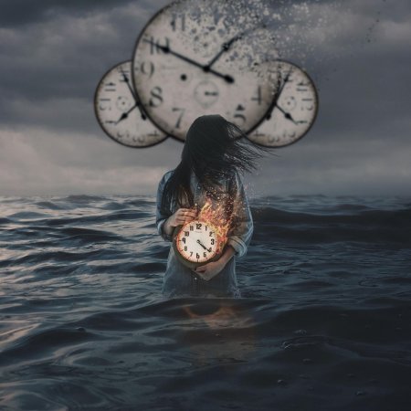 Девушка с часами