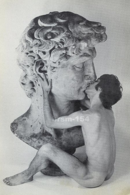 Скульптура поцелуй микеланджело