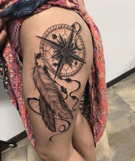 Тату ловец снов на бедре