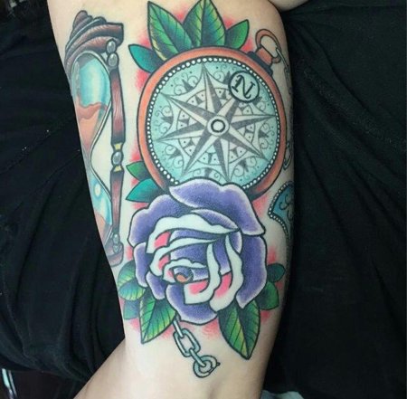 Тату олд скул компас