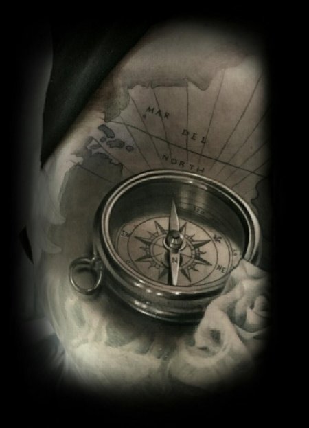Тату компас и карта