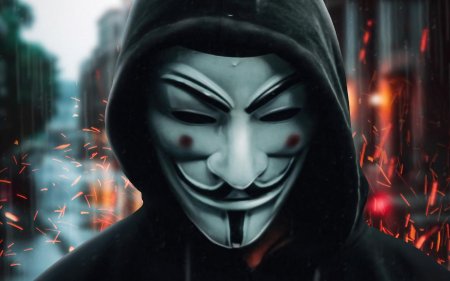 Хакер в маске анонимуса