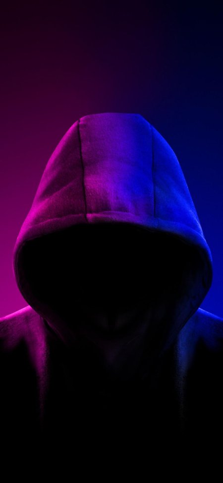 В капюшоне неон