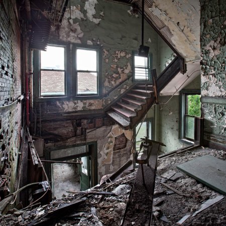Заброшенный дом внутри