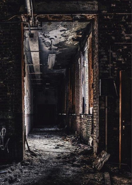 Заброшенная психиатрическая больница коридор