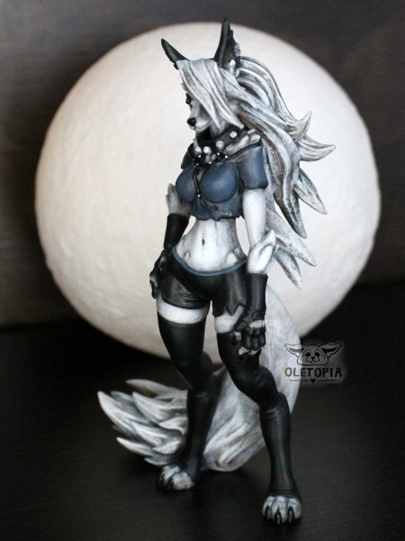 Луна из helluva boss