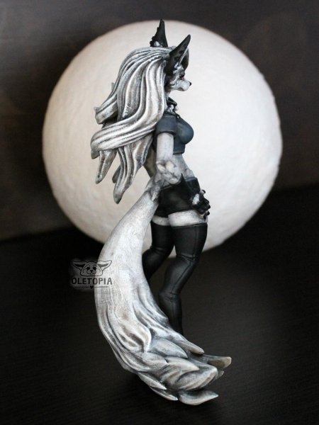 Луна helluva boss