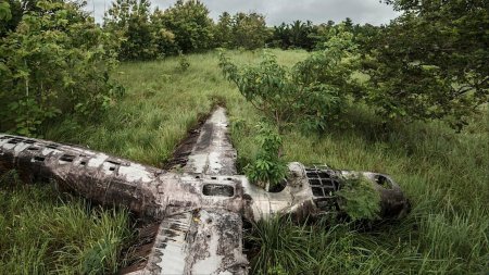 Заброшенный немецкий самолет