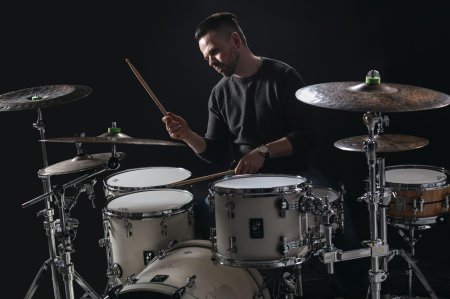 Бенни греб барабанщик