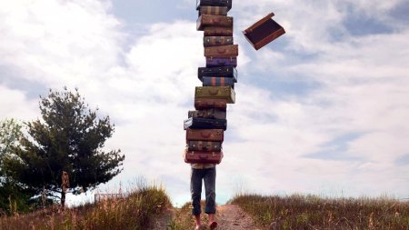 Чемоданы много