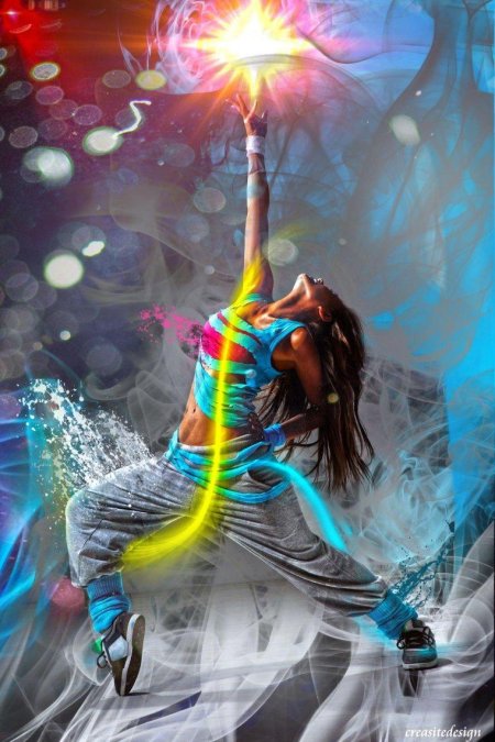 Танцующая девушка